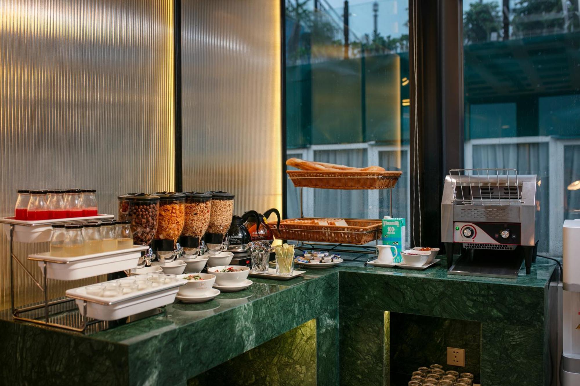 Le Premier Hotel & Rooftop Bar Hanoi Luaran gambar
